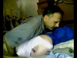 ბაბი ხტება მამალზე და აკეთებს მინეტს