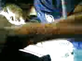 ლათინური თინეიჯერი დიდ ძირს იწოვს პოვში