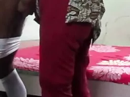 Horny შავგვრემანი გოგონა მიდის ჩემი boner